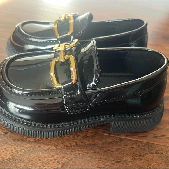 Black patent faux leather loafers with gold buckle- NWOT size 9 US-fashionable - Picture 4 of 8
